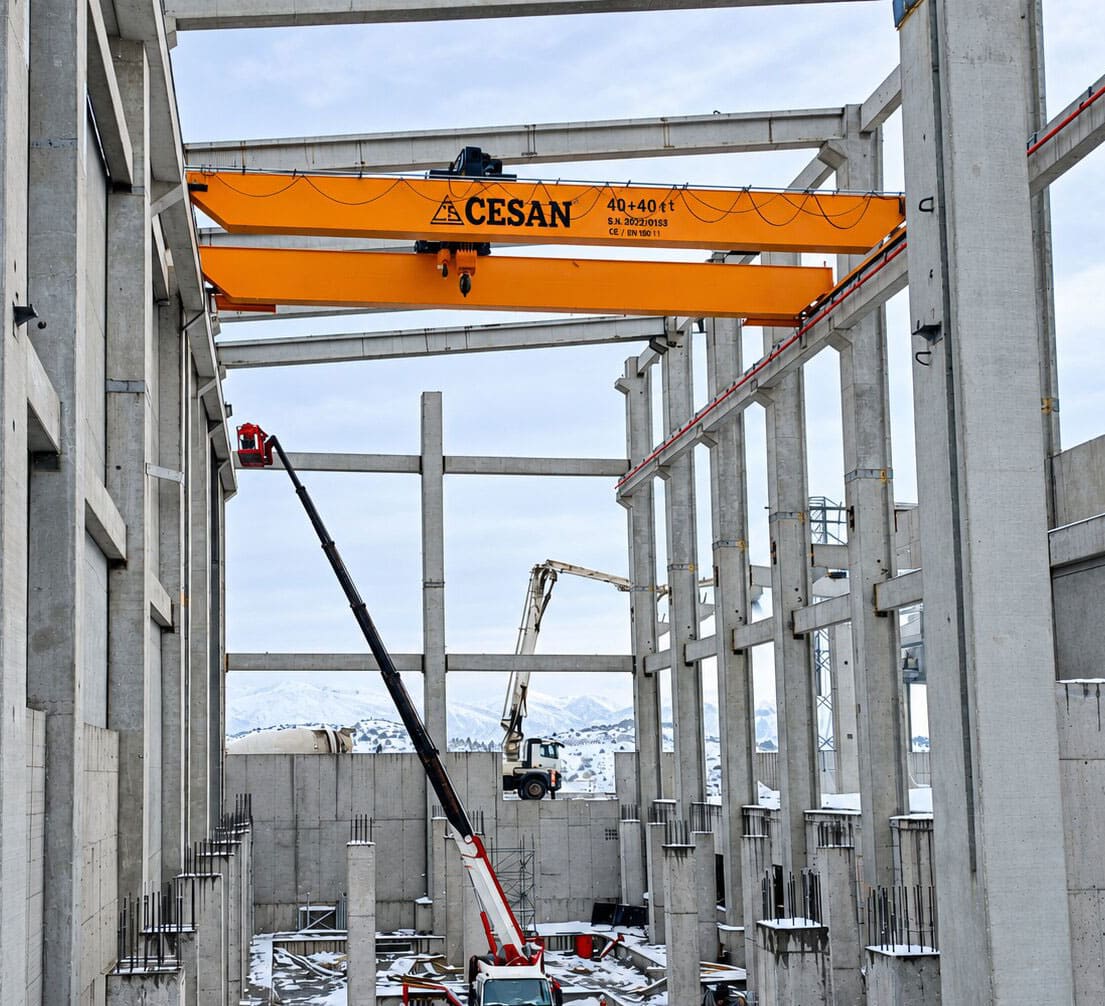 Cesan 40/10-ton double-girder overhead crane commissioned for outdoor operation